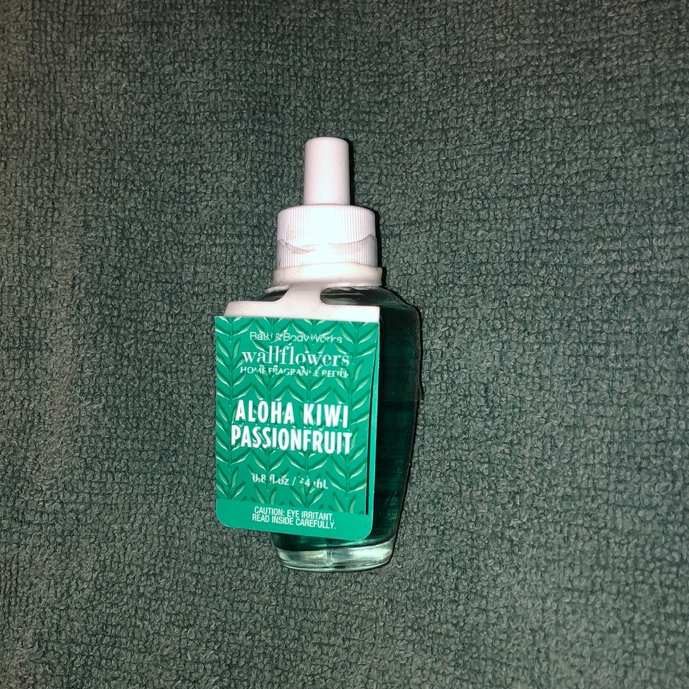 Bath and Body Works Aloha Kiwi Passionfruit wallflower refill